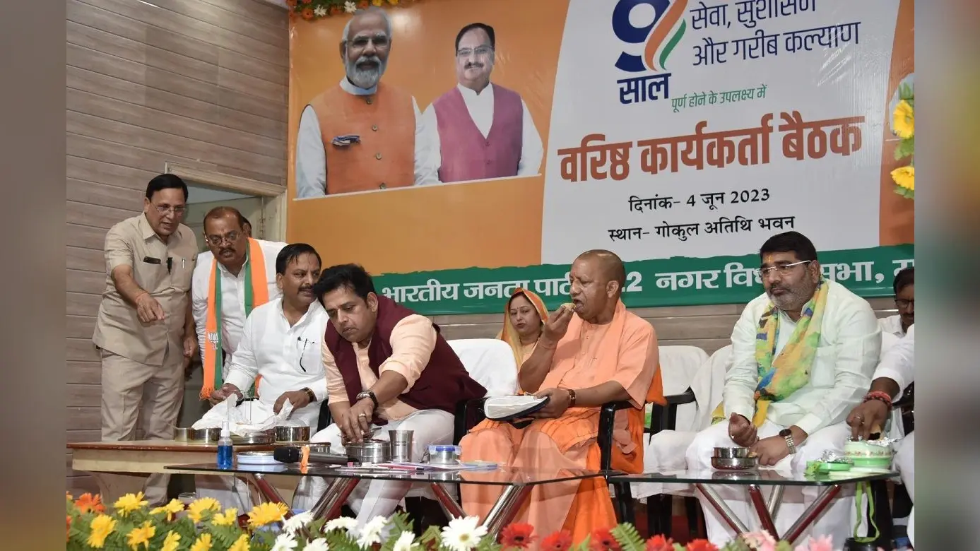 गोरखपुर में उड़ान पर कोहरे का ब्रेक, विमान को नहीं मिली लैंडिंग की अनुमति, यात्री रहे परेशान