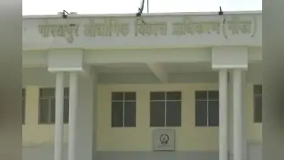 Gorakhpur: जिला अस्पताल में पहली बार हुआ घुटने का सफल प्रत्यारोपण, अब नहीं जाना पड़ेगा मेडिकल कॉलेज…