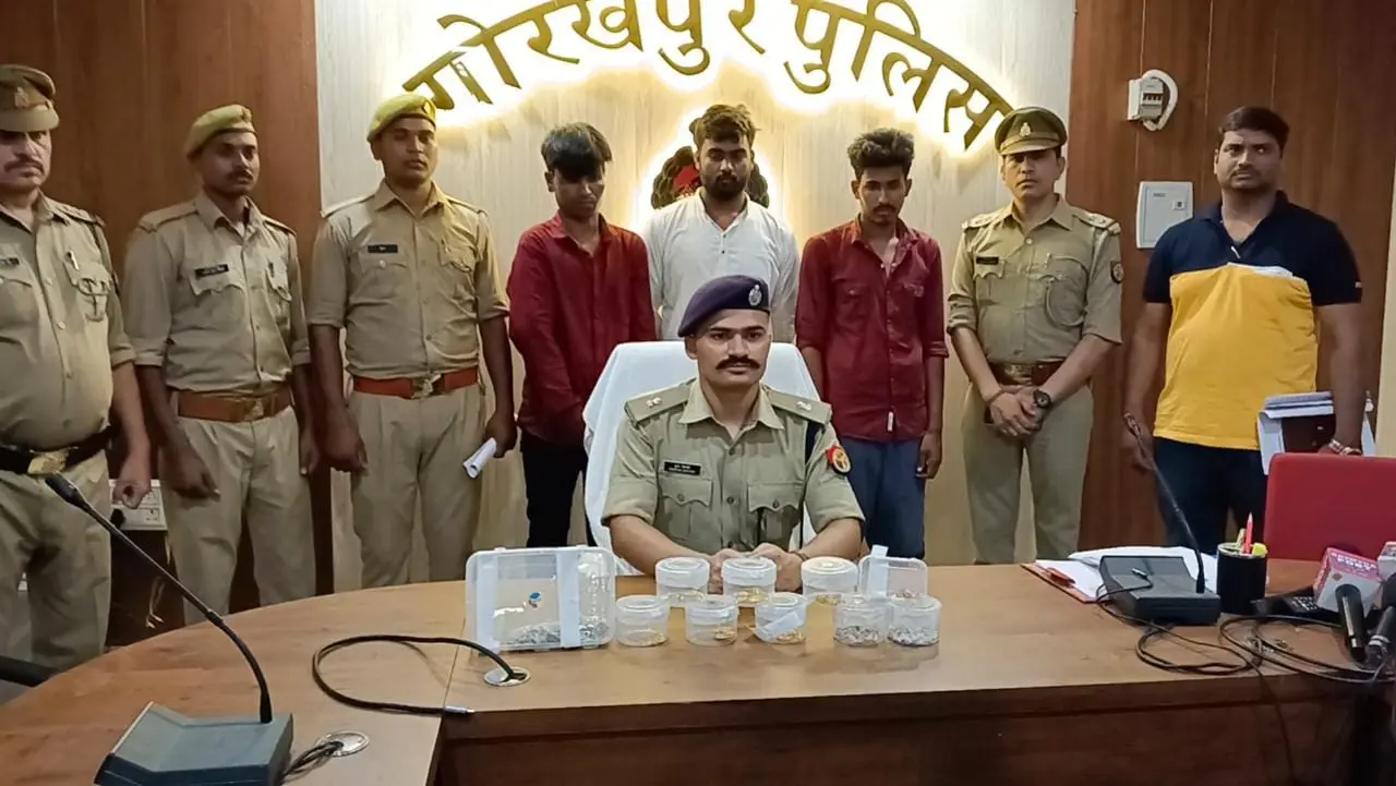 UP: आंध्र प्रदेश में धर्म परिवर्तन कर हिंदू महिला से की शादी, नकदी-जेवर लेकर भागा यूपी, थाने पहुंची पत्नी