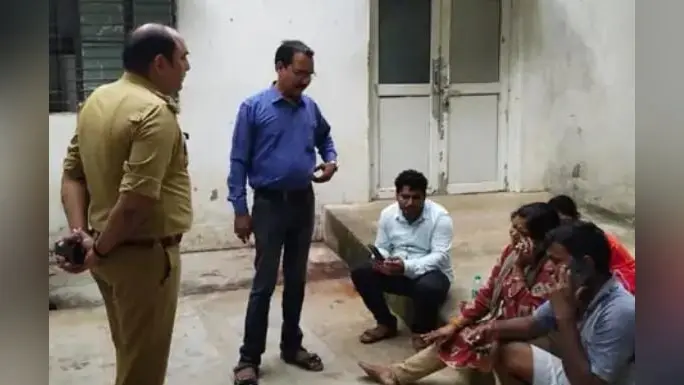 UP News: सैफई मेडिकल यूनिवर्सिटी में गोरखपुर के रहने वाले एमबीबीएस छात्र का पंखे से लटकता मिला शव