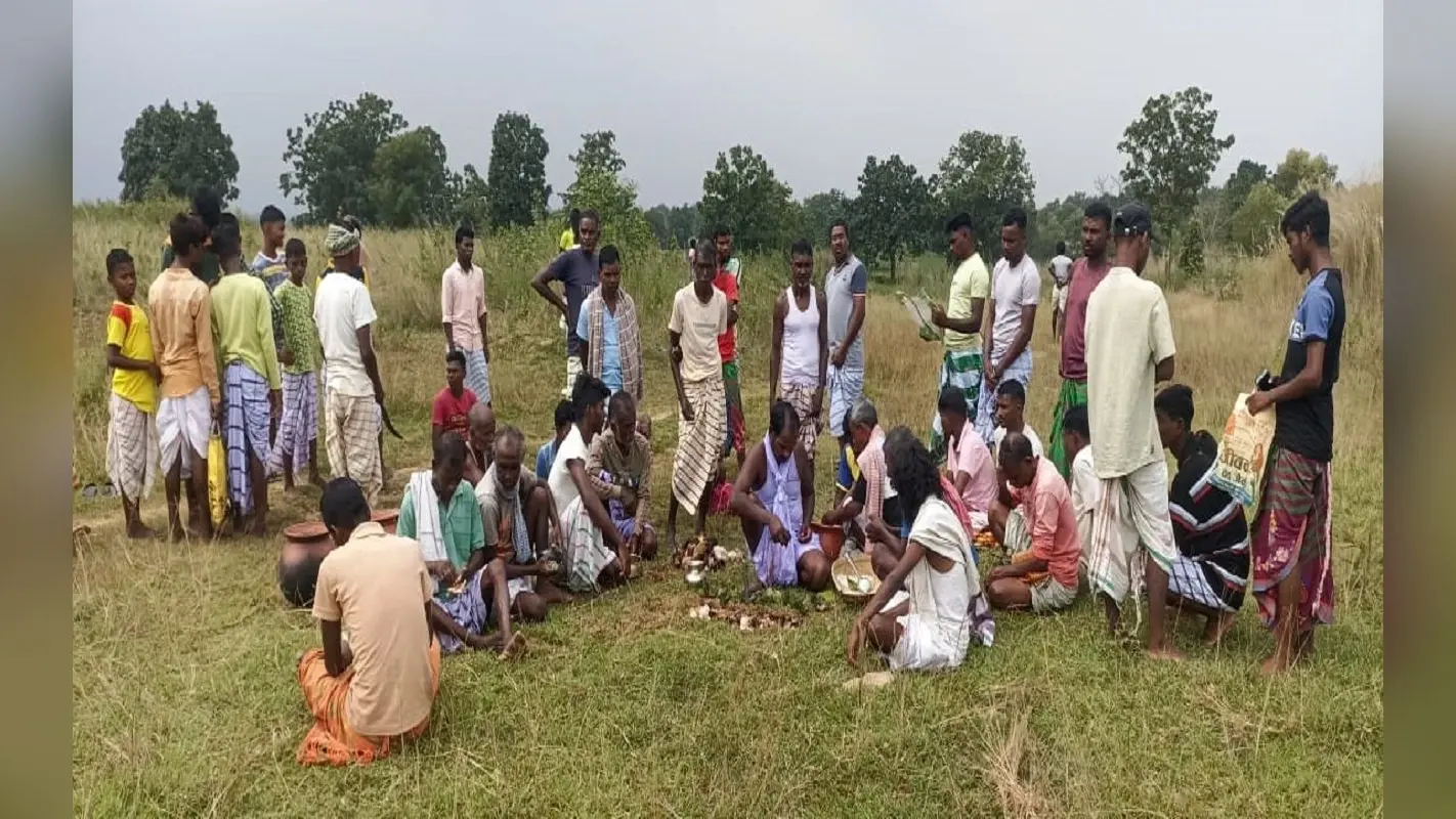 Jharkhand: झारखंड के काशीडीह में श्रद्धा के साथ गोट बोंगा की पूजा संपन्न, ग्राम सभा ने लिया ये संकल्प
