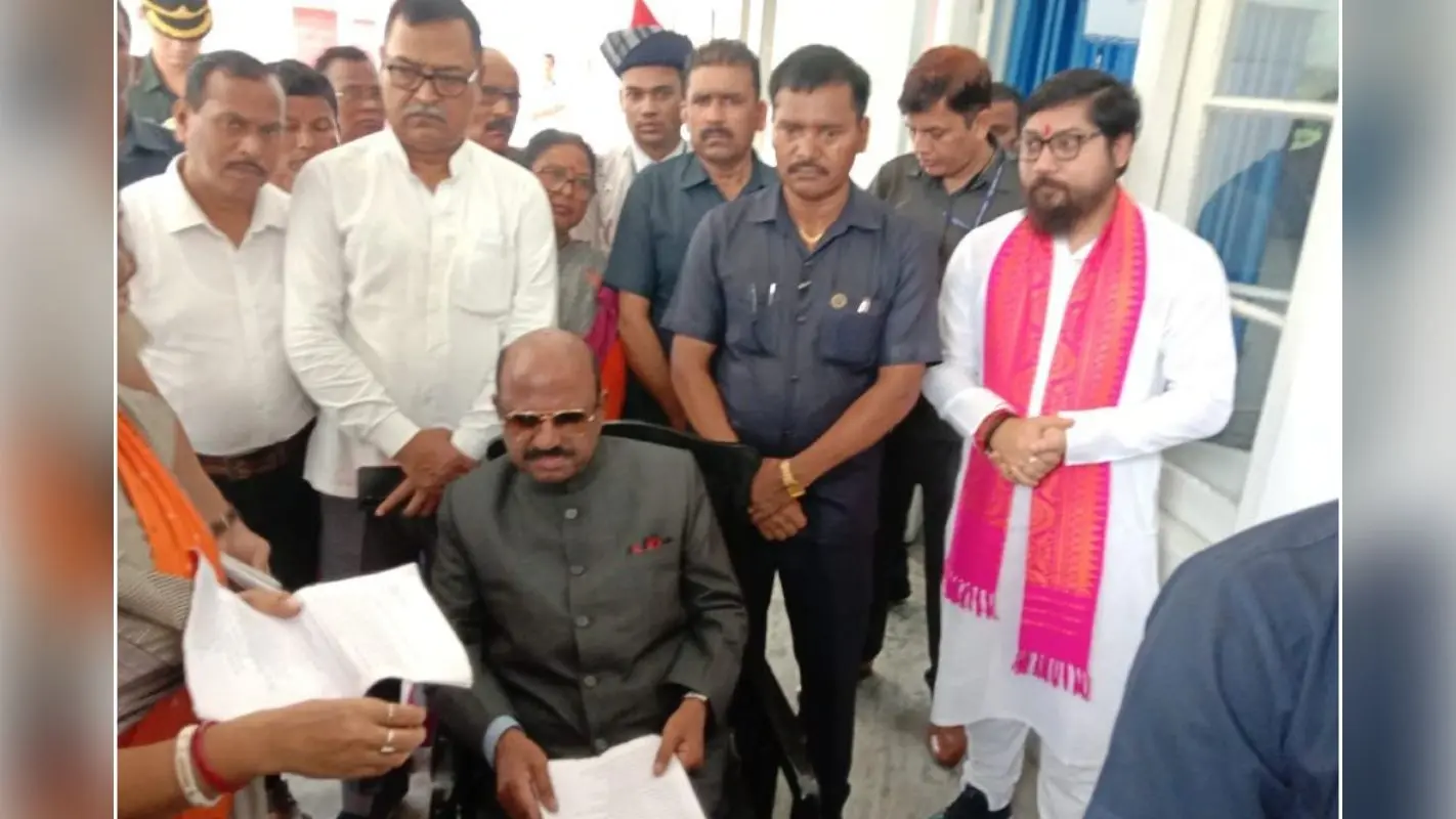 पंचायत चुनाव : राज्यपाल सीवी आनंद बोस कूचबिहार में मृतक के परिजनों से मिले, विपक्षी दलों के साथ की बैठक