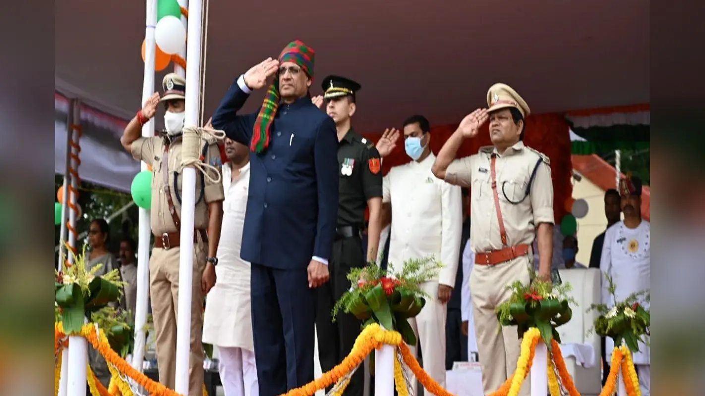 Independence Day 2022: झंडोत्तोलन कर बोले राज्यपाल रमेश बैस, दुमका एयरपोर्ट से जल्द शुरू होगी विमान सेवा