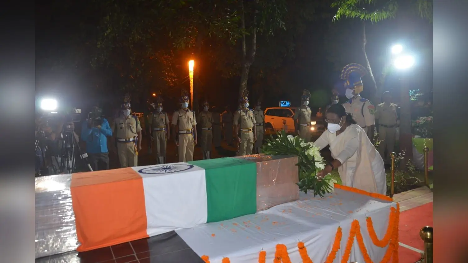 श्रीनगर में आतंकी हमले में शहीद साहिबगंज के लाल कुलदीप उरांव को राज्यपाल व सीएम ने दी श्रद्धांजलि