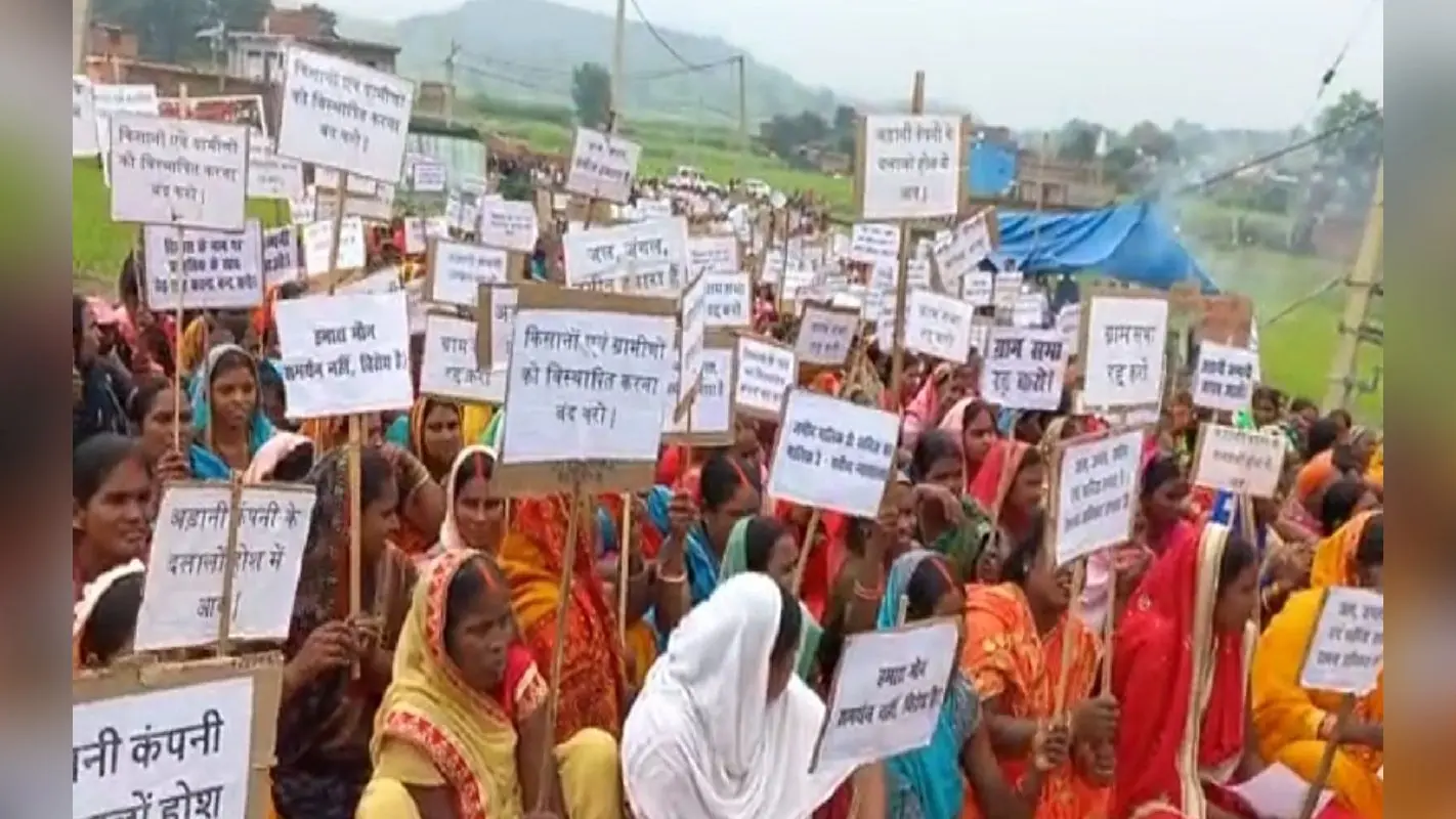 अडानी गोंदलपुरा कोल ब्लॉक अधिग्रहण : रैयतों ने मौन धारण कर ग्रामसभा का किया विरोध, बैरंग लौटे अफसर