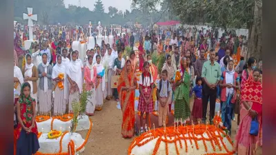 खूंटी में कब्र पर्व पर अपने मृत परिजनों को याद किये विश्वासी, बिशप बोले- परमेश्वर पर करें विश्वास