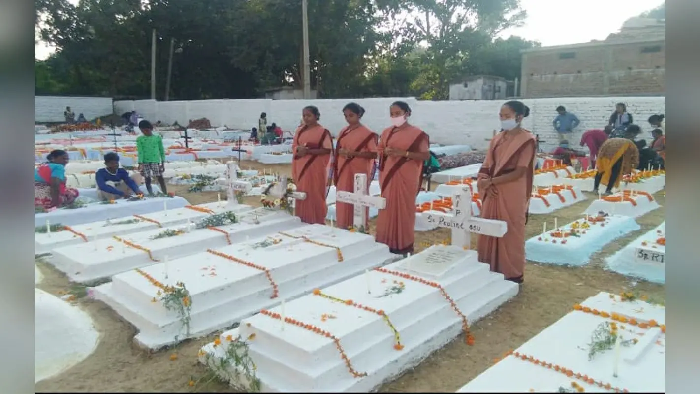 पुरखों को याद करने का दिन है कब्र पूजा, गुमला धर्मप्रांत के 39 पल्लियों में होगी विशेष प्रार्थना