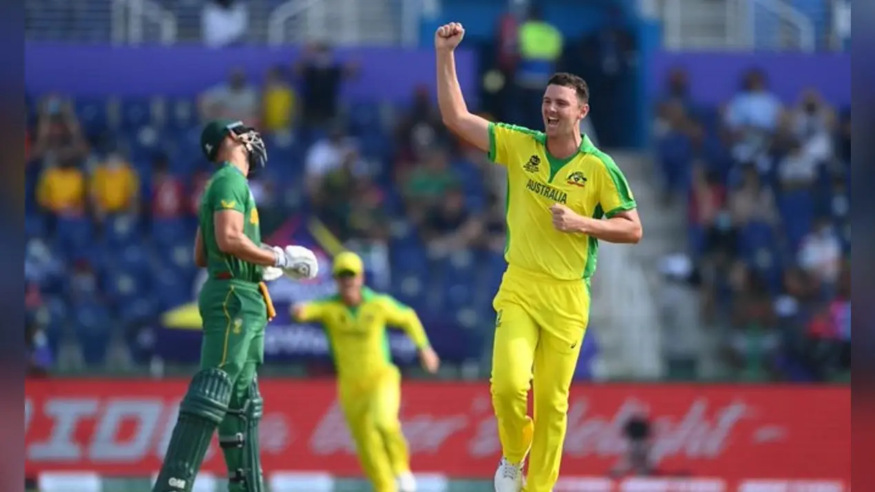 T20 World Cup: ऑस्ट्रेलिया के खिलाफ बड़े ही अजीब ढंग से आउट हुए क्विंटन डी कॉक, देखें VIDEO