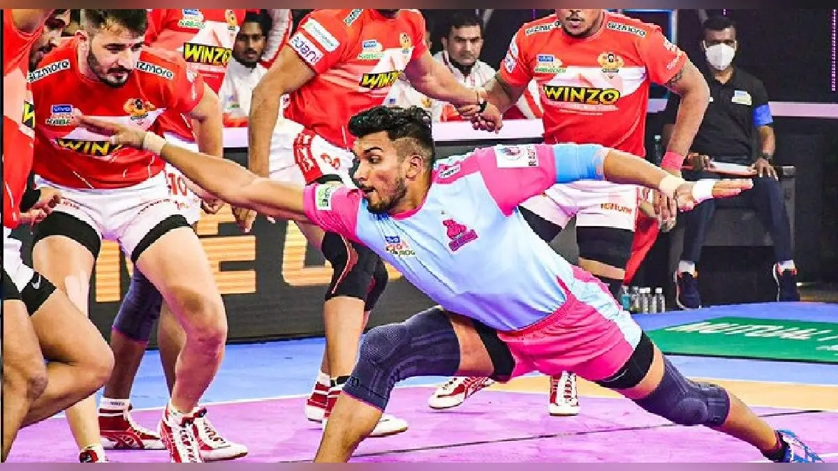 Pro Kabaddi Gujarat Vs Jaipur: गुजरात जायंट्स ने जयपुर पिंक पैंथर्स को 34-27 से हराया, राकेश नरवाल चमके