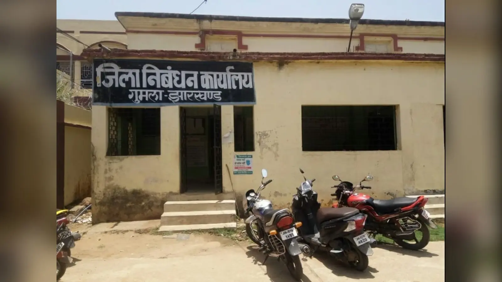 भाजपा नेता सुमित केसरी की मौत, व्यवसायियों और कार्यकर्ताओं ने गुमला-सिमडेगा NH किया जाम