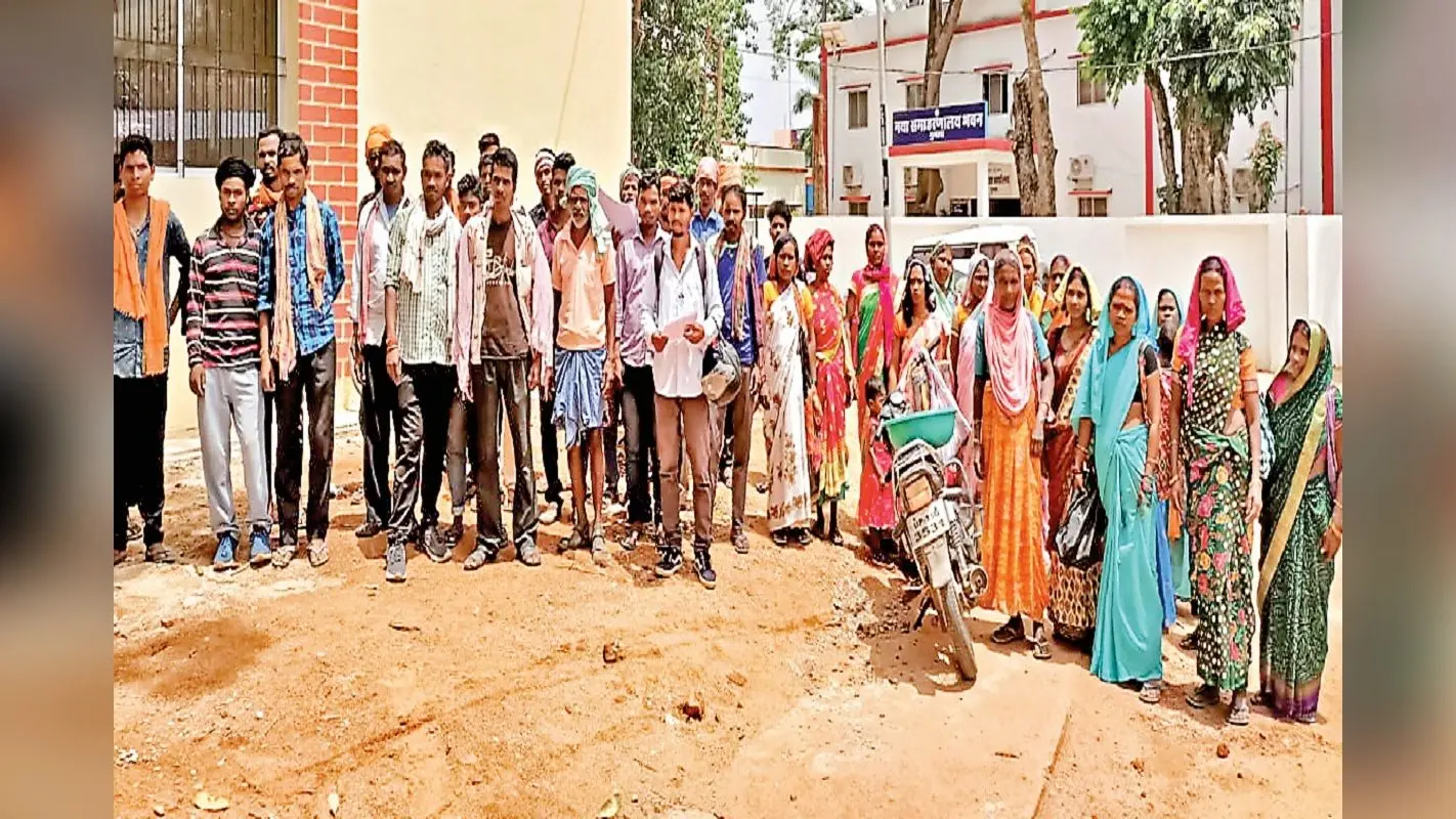 गुमला के रायडीह में मुखिया नहीं करते गांव का भ्रमण और बीडीओ देते हैं सिर्फ आश्वासन, कैसे होगा विकास