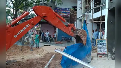 Jharkhand News: गुमला शहर को सुंदर बनाने के लिए चला बुलडोजर, सिसई रोड से हटाया गया अतिक्रमण