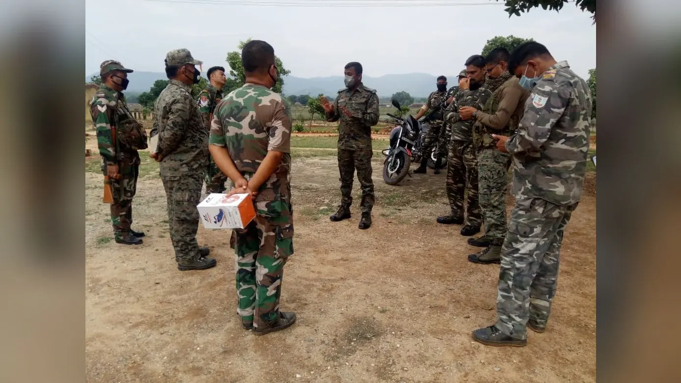 झारखंड : पुलिस ने ध्वस्त किया था बंकर, बदले में नक्सलियों ने की जवानों की हत्या
