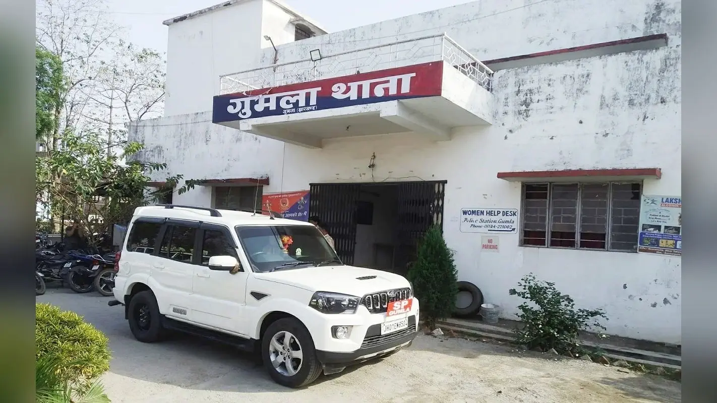 झारखंड: गुमला पुलिस को मिली कामयाबी, पैसों से भरे 5 बैग के साथ हिरासत में राउरकेला का मो फिराद, दो साथी फरार