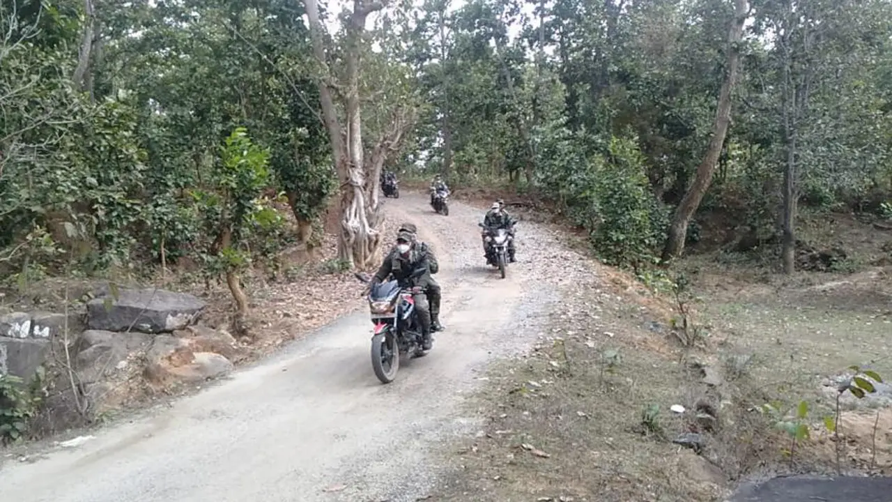 झारखंड-छग बॉर्डर पर नक्सलियों का मूवमेंट, पुलिस ने सुरसांग थाना के निर्माणाधीन भवन की बढ़ायी सुरक्षा