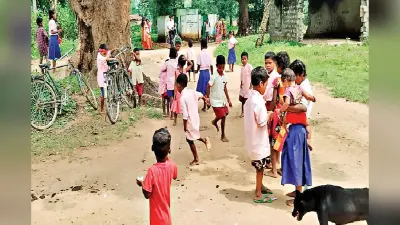 उग्रवादियों की धमकी के बाद शिक्षक ने बंद किया स्कूल आना, बच्चों की पढ़ाई बाधित, ग्रामीणों ने लगाया गंभीर आरोप