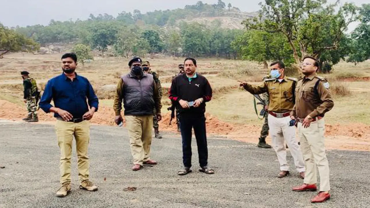 प्रभात खबर इंपैक्ट : बाइपास सड़क का गुमला एसपी ने किया निरीक्षण,बोले- डुमरडीह के समीप बीट का होगा निर्माण