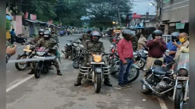 गुमला शहर को अपराध मुक्त बनाने एसपी निकले सड़क पर, कई जगह की छापेमारी