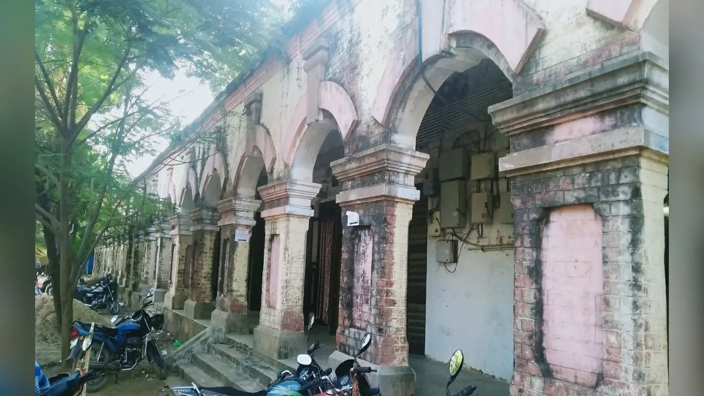 Jharkhand News: 121 साल पहले अंग्रेजों के बनाए गुमला अनुमंडल कार्यालय को संरक्षण की जरूरत, भवन हुआ जर्जर