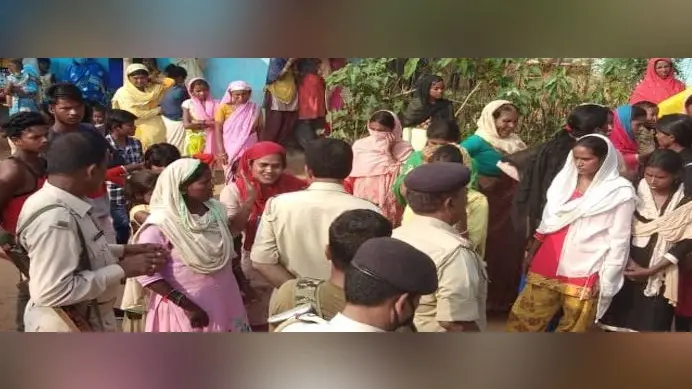 गुमला शहर से सब्जी दुकानों को हटाने से उग्र हुईंं महिलाएं, घंटों किया सड़क जाम