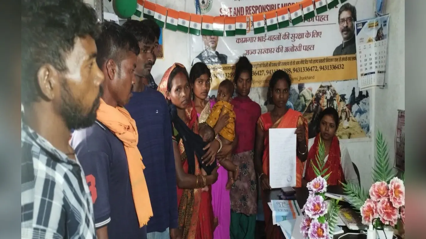 झारखंड : राजस्थान में कमाने गये गुमला के नौ मजदूरों का लाखों का बकाया, इलाज के अभाव में एक की मौत