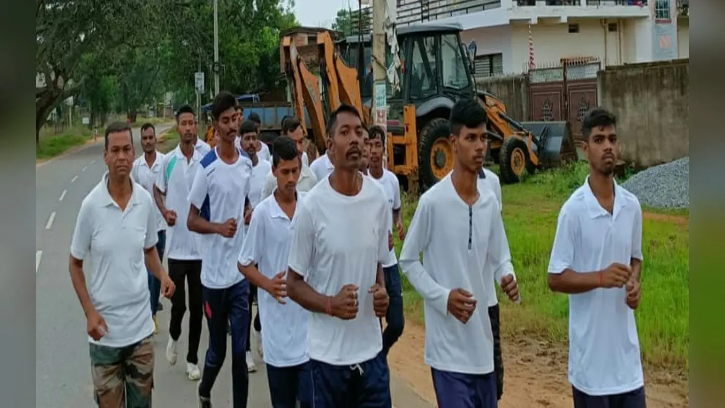 झारखंड के गुमला में पुलिस और सेना में बहाली के लिए युवाओं को मिल रही फ्री ट्रेनिंग, जानें कैसे