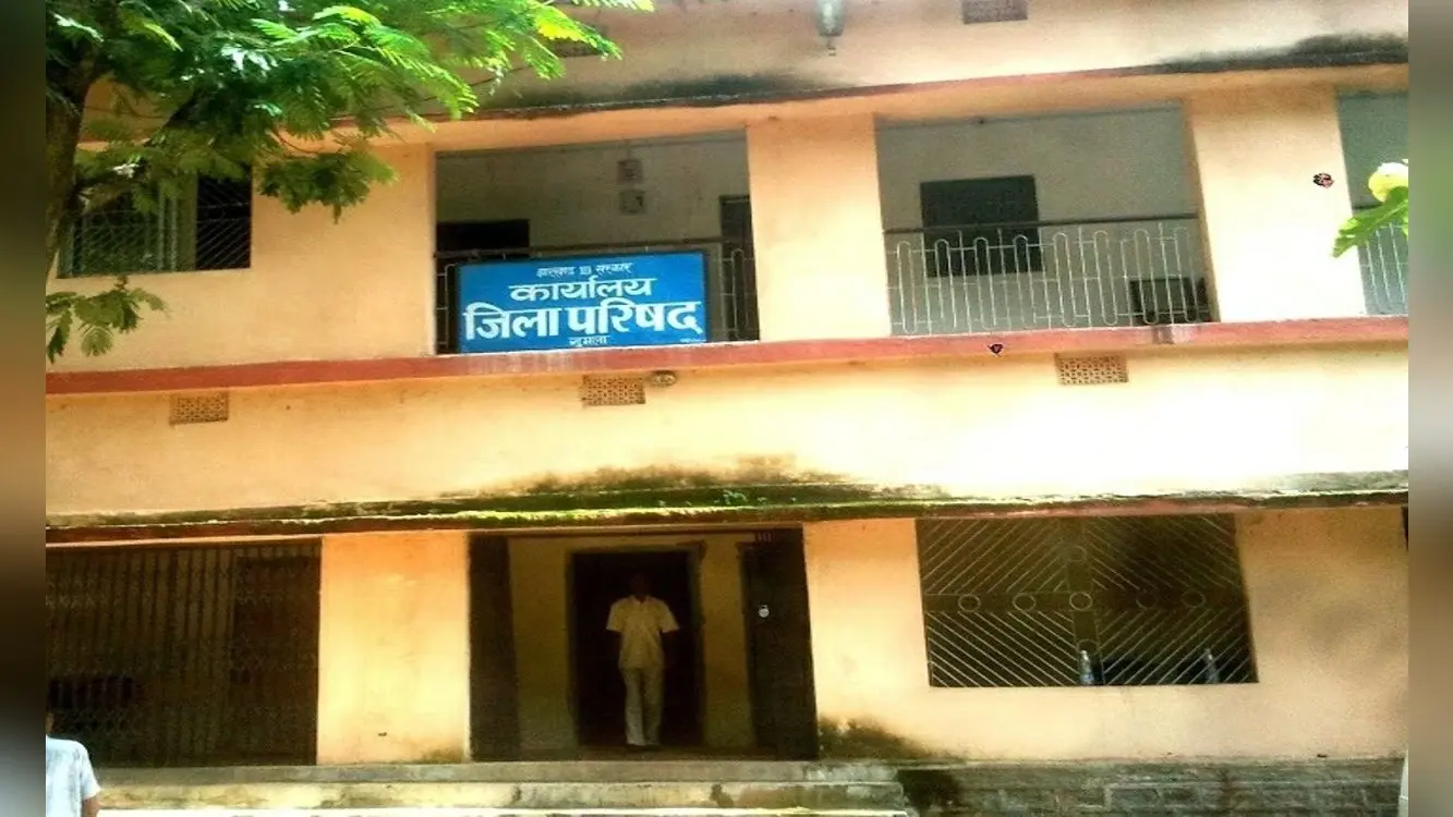 जिला परिषद गुमला का कारनामा, बिना नोटिस दिये 300 से अधिक ठेकेदारों का रजिस्ट्रेशन किया रद्द