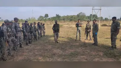 नक्सलियों की तलाश में एसपी ने जंगलों-पहाड़ों की छानी खाक, पीएलएफआई सुप्रीमो दिनेश गोप को हथियार डालने की दी नसीहत