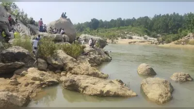 झारखंड में नदी में नहा रहे सात बच्चों में चार बाल-बाल बचे, दो सगे भाइयों का शव बरामद, एक बच्ची का सुराग नहीं