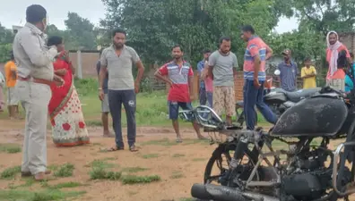गुमला में अपराधियों ने बाइक समेत युवक को जिंदा जलाया, जांच में जुटी पुलिस