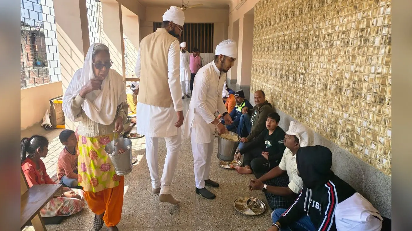 पलामू में ‘गुरु के लंगर’ में भक्तों की उमड़ी भीड़, झारखंड के पहले स्पीकर इंदर सिंह नामधारी ने कही ये बात