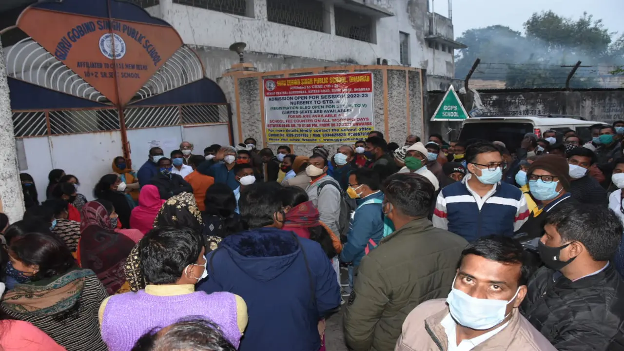 सैनिक स्कूल प्रवेश परीक्षा के दौरान 21 छात्र मिले कोरोना संक्रमित, आइसोलेटेड हॉल में बैठकर दी परीक्षा