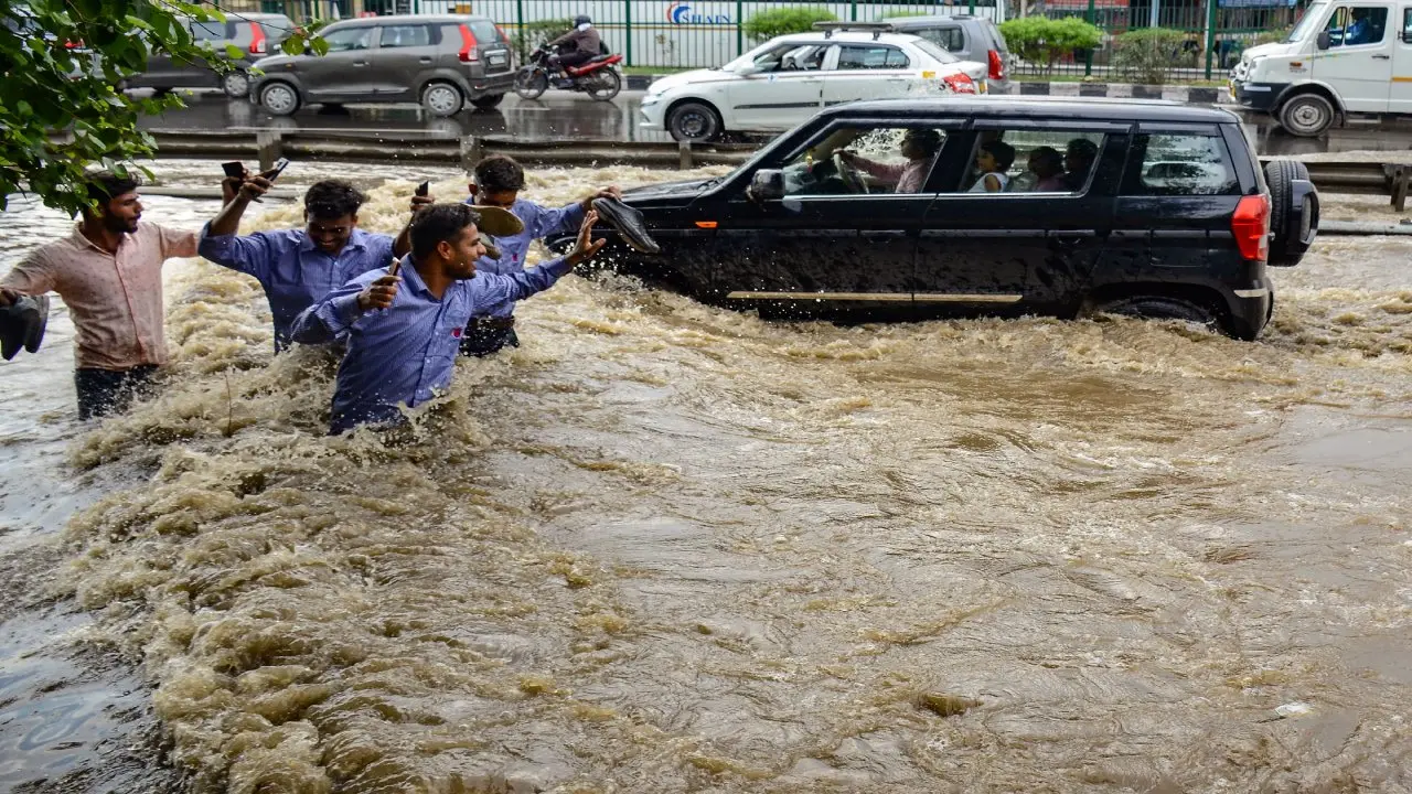 बिहार: नहर में नहाने के दौरान बड़ा हादसा, एक दूसरे को बचाने में डूबे दोस्त