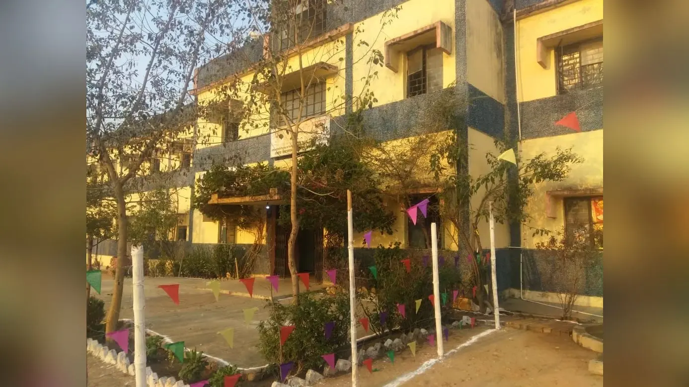 Jharkhand News : बंद कर दिया गया बेसहारा व अनाथ बच्चों के लिए खोला गया गुरुकुल, शिक्षा विभाग ने दिया ये हवाला