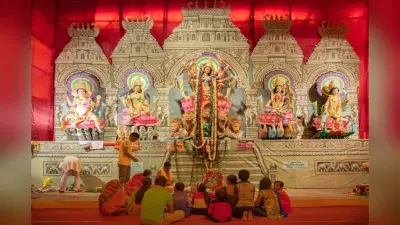 Durga Puja In Mumbai: मुंबई के ये हैं बेस्ट दुर्गा पंडाल, घूमना न भूलें, तस्वीरें देख खुद को नहीं रोक पाएंगे