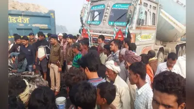 ट्रक और कार में भिड़ंत, दो लोगों की मौत