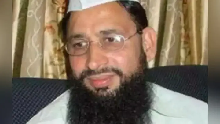 Meerut News: BSP सरकार में मंत्री रहे हाजी याकूब कुरैशी की फैक्ट्री में मिला गौवंश, कई कर्मी हिरासत में