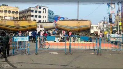 नंदीग्राम में शुभेंदु अधिकारी से ममता बनर्जी की हार के बाद तृणमूल में आक्रोश, रोड जाम