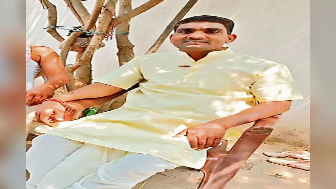 दिव्यांग शिक्षक का दर्द कोई नहीं समझ रहा, तीन वर्षो से स्थानांतरण को लेकर कार्यालयों का लगा रहा है चक्कर
