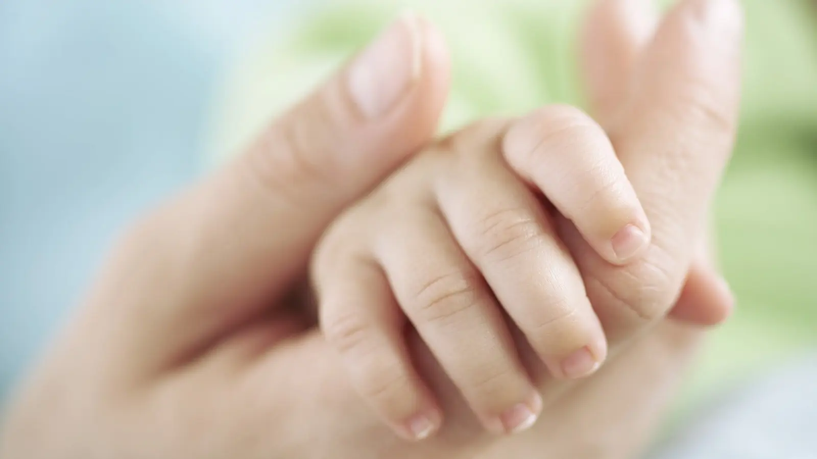 पालने में सक्षम नहीं थी, इसलिए चौथी बेटी होने पर उसे दूसरे को सौंप दिया
