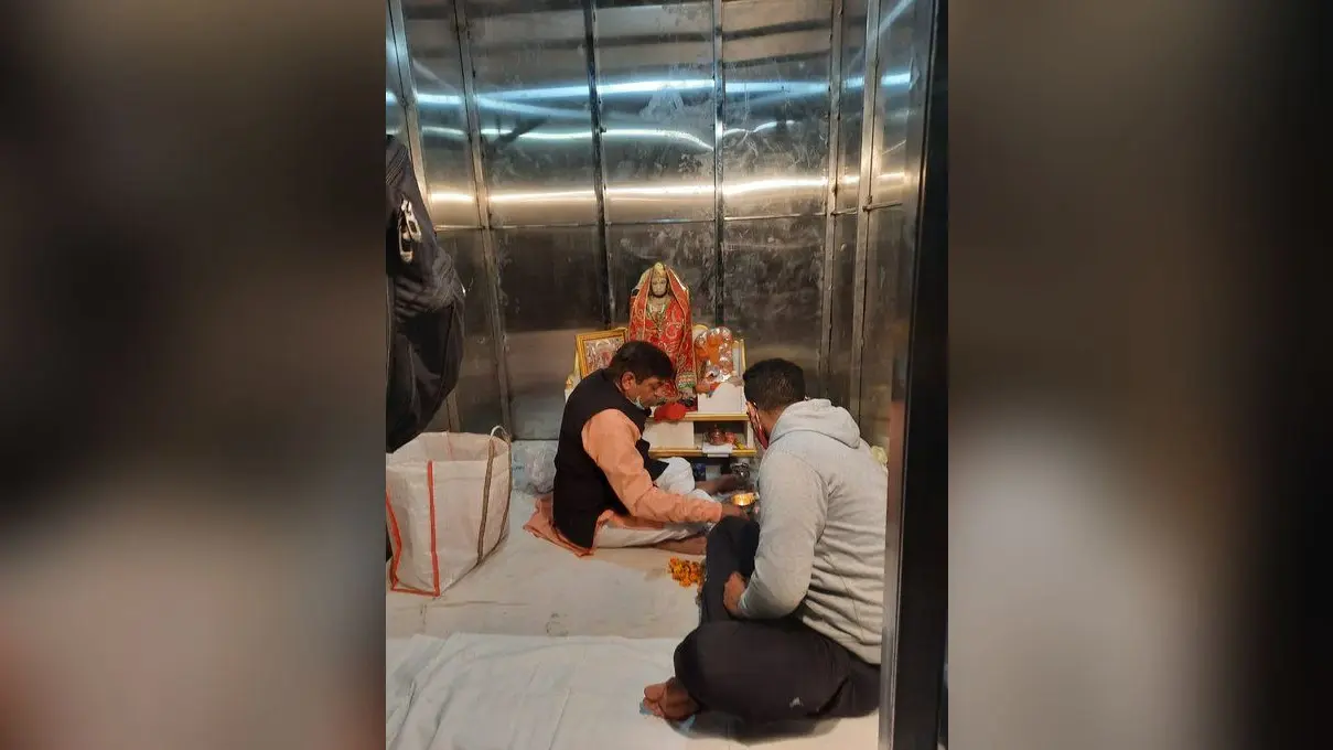 Hanuman Temple/Chandni Chowk : आखिर यहां रातों-रात कैसे बन गया हनुमान मंदिर, जवाब किसी के पास नहीं