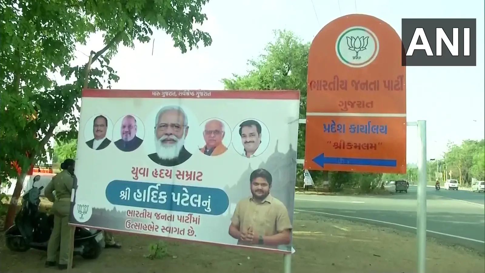 ‘PM Modi के नेतृत्व में सिपाही बनकर करूंगा काम’, BJP में शामिल होने से पहले Hardik Patel ने किया ये ट्वीट