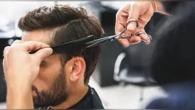 नोएडा में स्कूल टीचर ने काट दिए छात्रों के बाल, पैरेंट्स ने जमकर किया हंगामा, जानिए क्या है पूरा मामला