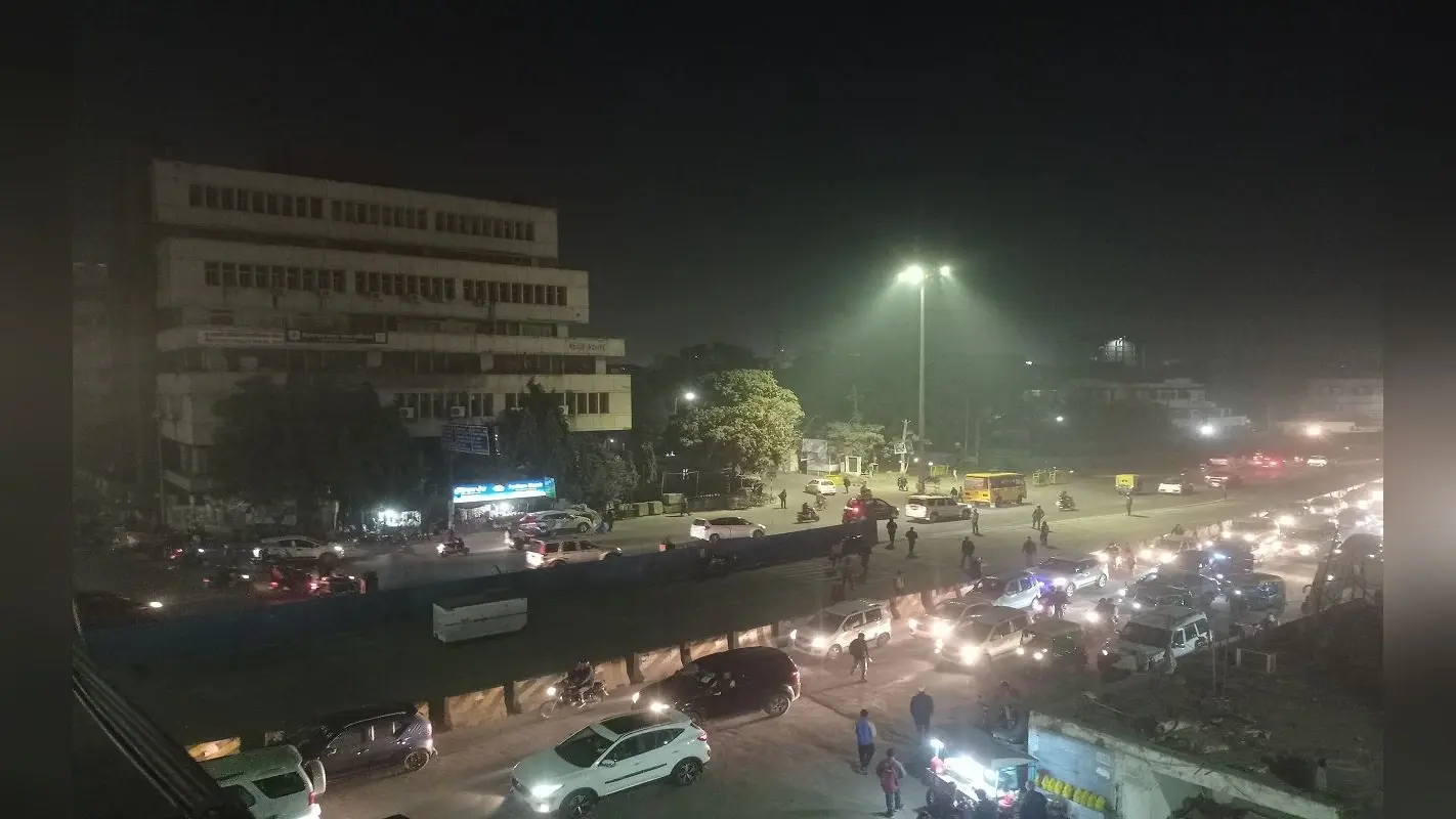 पटना के हड़ताली मोड़ पर ट्रैफिक व्यवस्था में हुआ बदलाव, बीच सड़क से अब गुजरेंगे वाहन