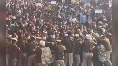 Haryana: पंचकूला में OPS की मांग को लेकर सीएम आवास के बाहर प्रदर्शन, पुलिस ने दागे आंसू गैस के गोल,देखें Video