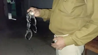 Bihar: भागलपुर में हथकड़ी छुड़ाकर कोर्ट परिसर से भाग गया बदमाश, देखते रह गये पुलिसकर्मी, तलाश जारी