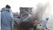 Hathras News: हाथरस में चलती गाड़ी पर हाईवोल्टेज लाइन गिरने से लगी आग, एक की मौत