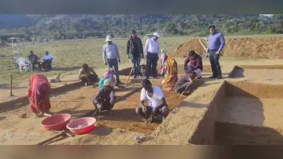 हजारीबाग: बहोरनपुर के खुदाई स्थल से मिले कीमती पत्थर और हड्डी के टुकड़े, इतिहासकारों में जगी नयी उम्मीद