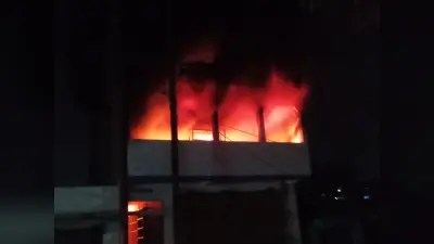 हजारीबाग में मोटरसाइकिल मैकेनिक के घर लगी भीषण आग, 10 लाख के मोटर पार्ट्स हुए खाक