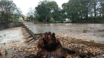 किस्को के सुकरी नदी में बने चेकडैम टूटने से कृषि कार्य प्रभावित, खेती के लिए नहीं मिल रहा है पानी